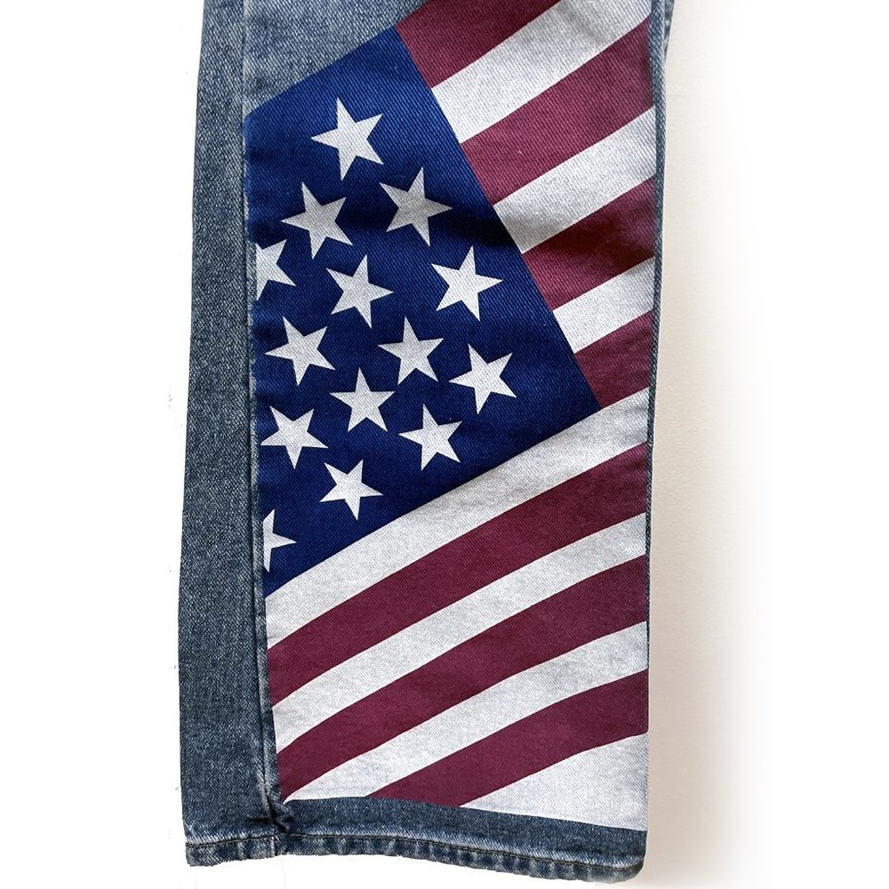 Patriotic Women's jeans, blue denim, American Flag print, NWT New - Picture 3 of 4